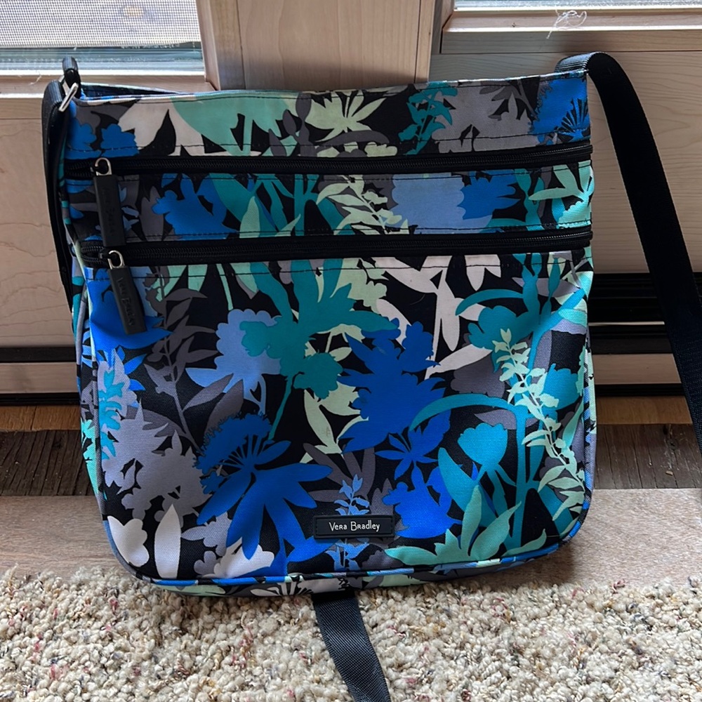 Like New Vera Bradley Crossbody Bag